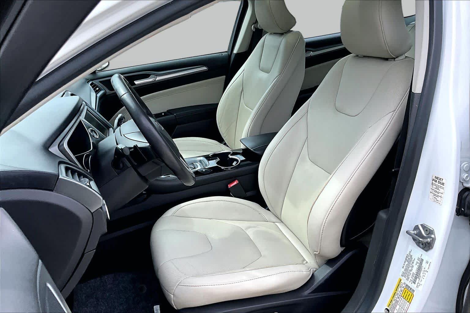 Used 2016 Oxford White Ford Titanium image 8