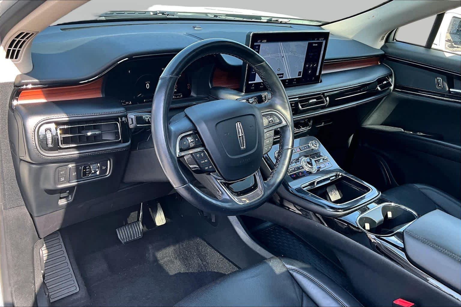 Used 2022 Pristine White Lincoln Reserve image 16