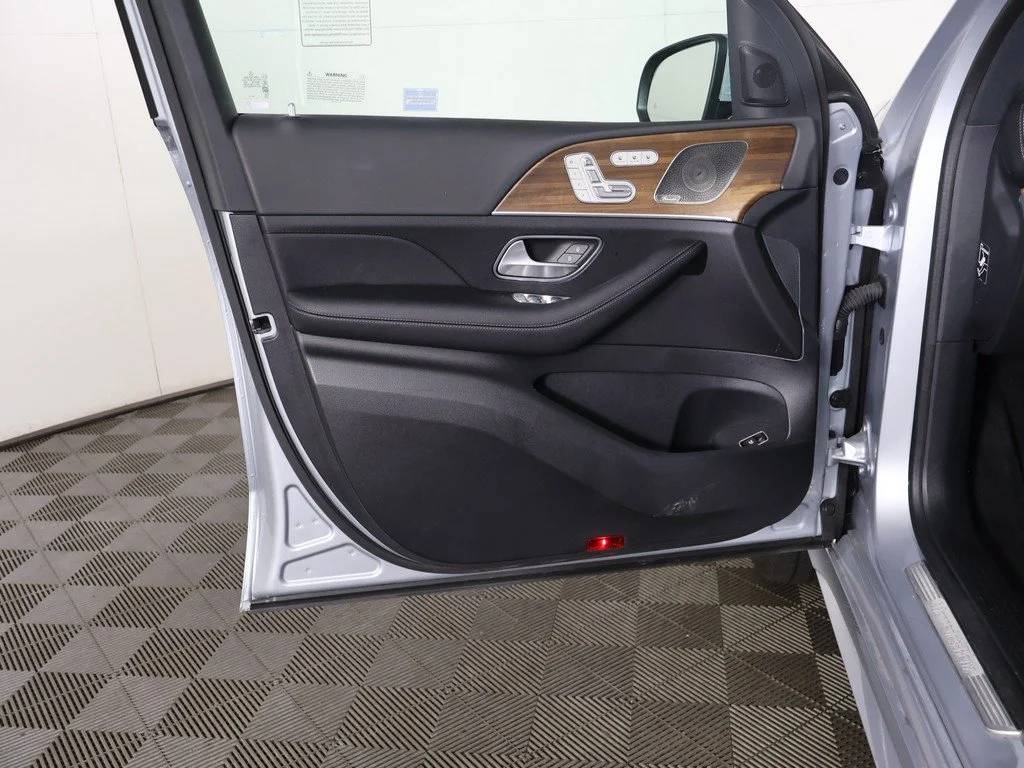 Used 2025 Silver Mercedes-Benz GLS 450 image 29