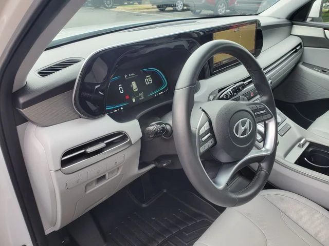 Used 2025 White Hyundai SEL image 20