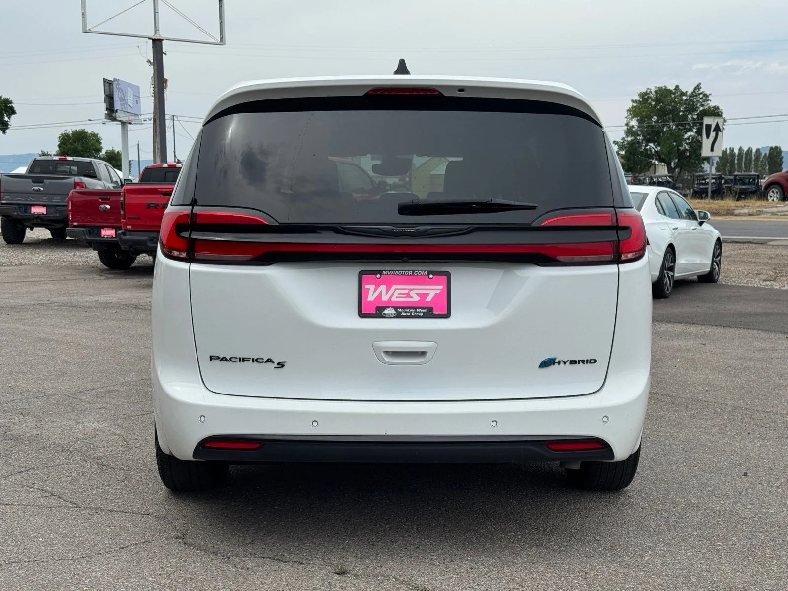 Used 2024 White Chrysler Select S Appearance image 7