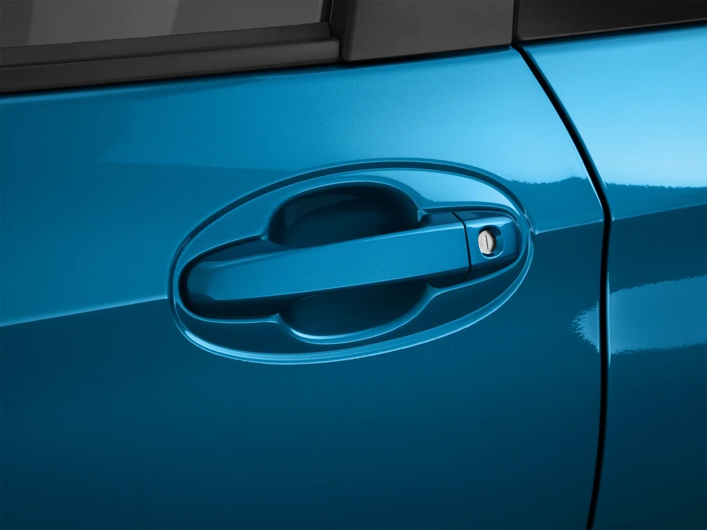 Used 2013 Blue Toyota LE image 17