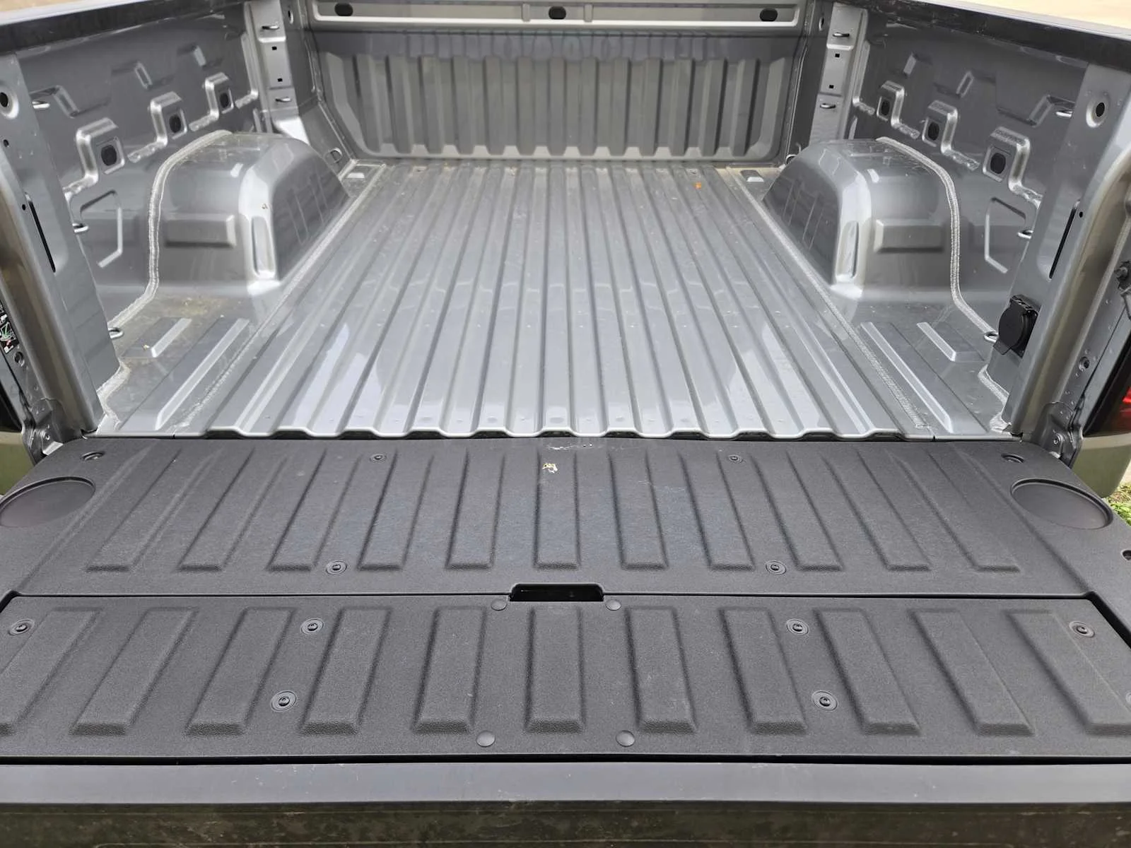 New 2026 Sterling Metallic GMC SLT image 20