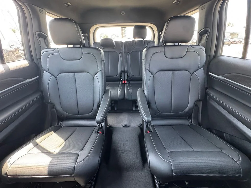 New 2026 Bright White Clear-Coat Exterior Paint Jeep Limited image 29