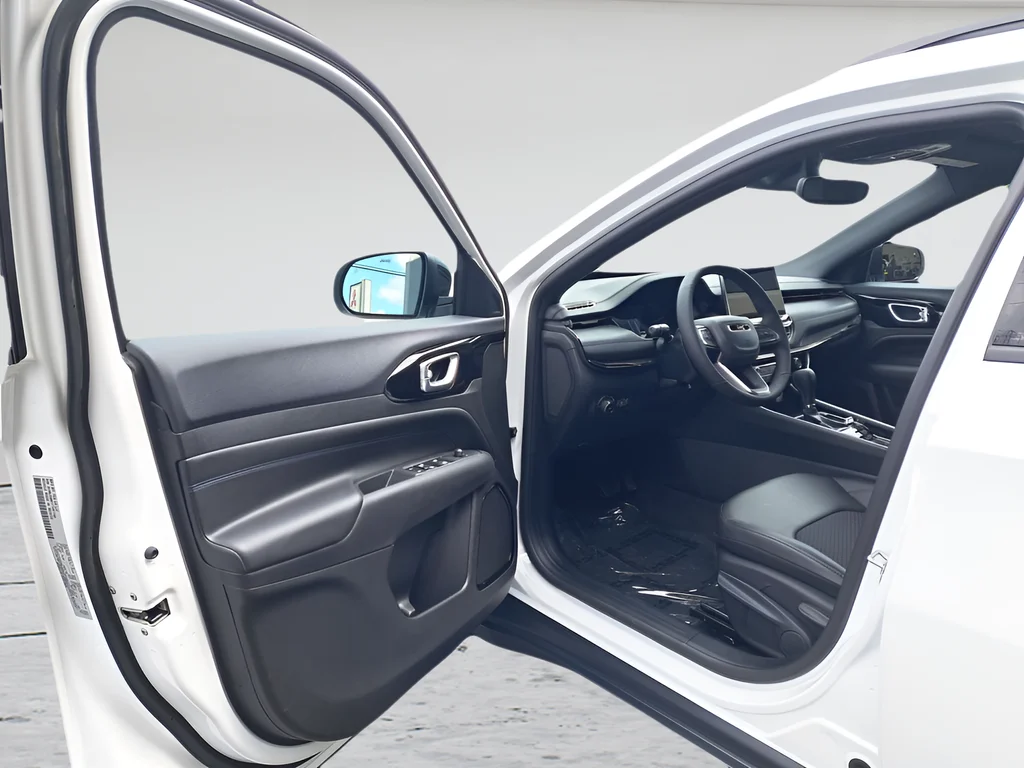 New 2026 Bright White Clear-Coat Exterior Paint Jeep Latitude image 9