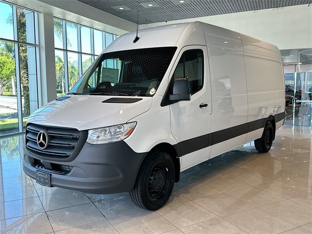 New 2026 Arctic White Mercedes-Benz Cargo 170 WB image 31