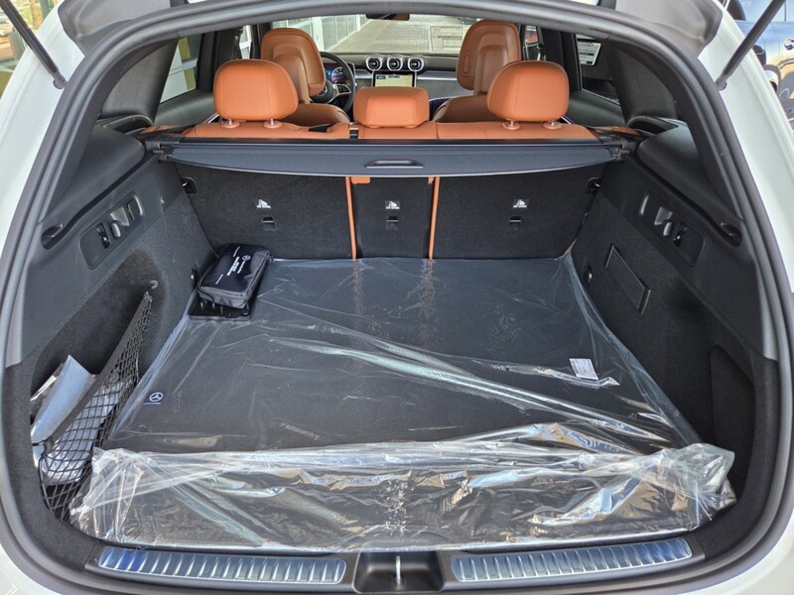 New 2027 Polar White Mercedes-Benz GLC 300 SUV image 14