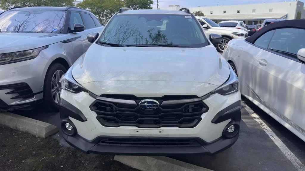 Used 2024 Crystal White Pearl Subaru Limited image 12