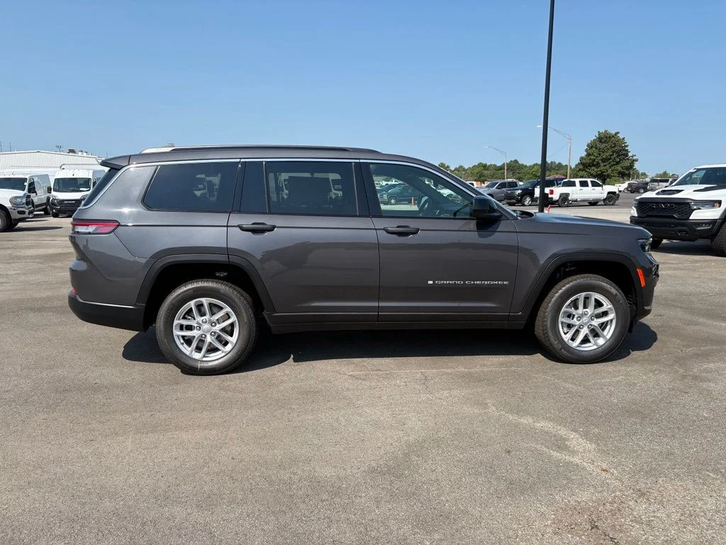 New 2026 Baltic Gray Metallic Clear-Coat Exterior Paint Jeep Laredo image 9