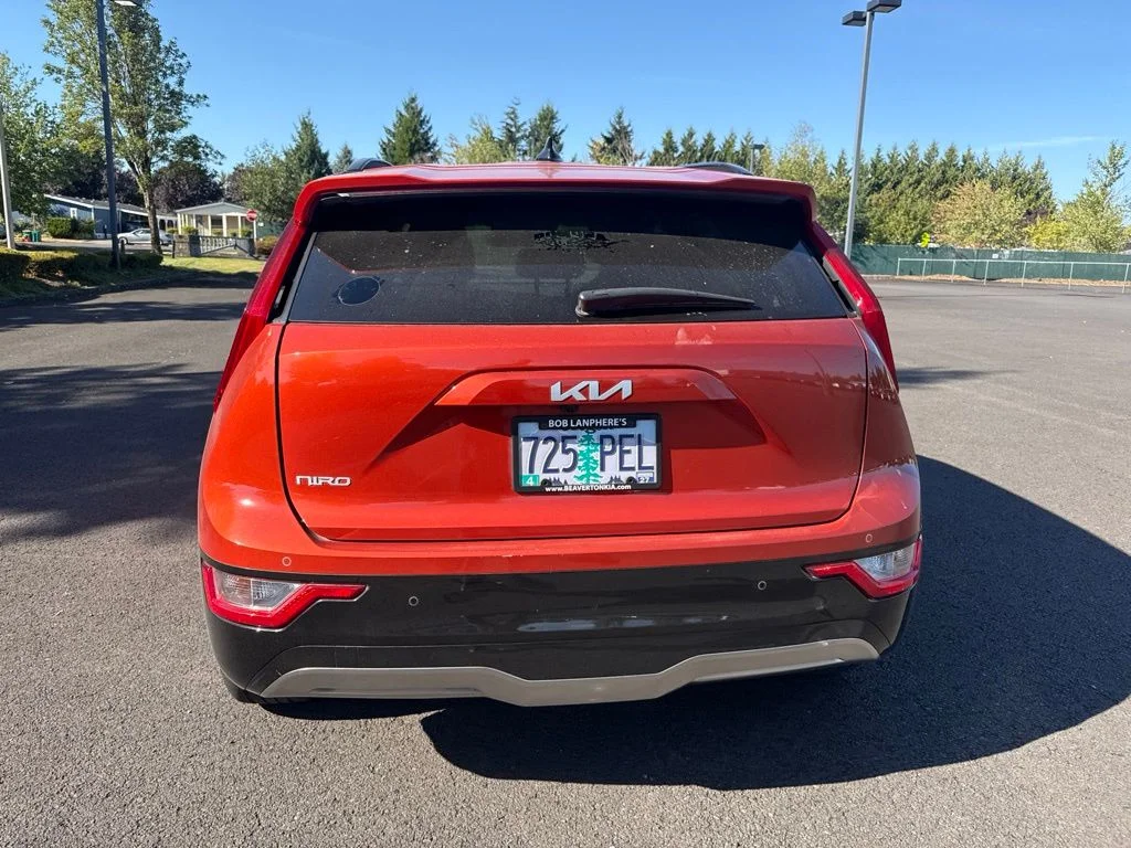 Used 2023 Fire Orange Kia Wind image 6