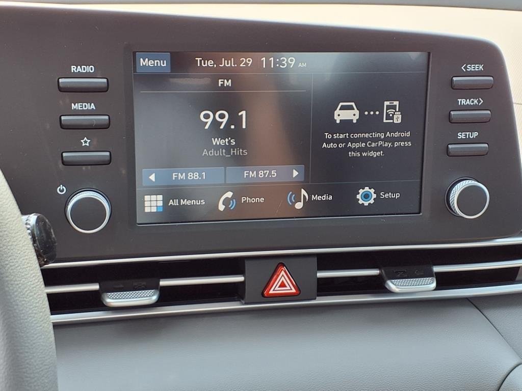 2025 Hyundai Elantra SE - Photo 11
