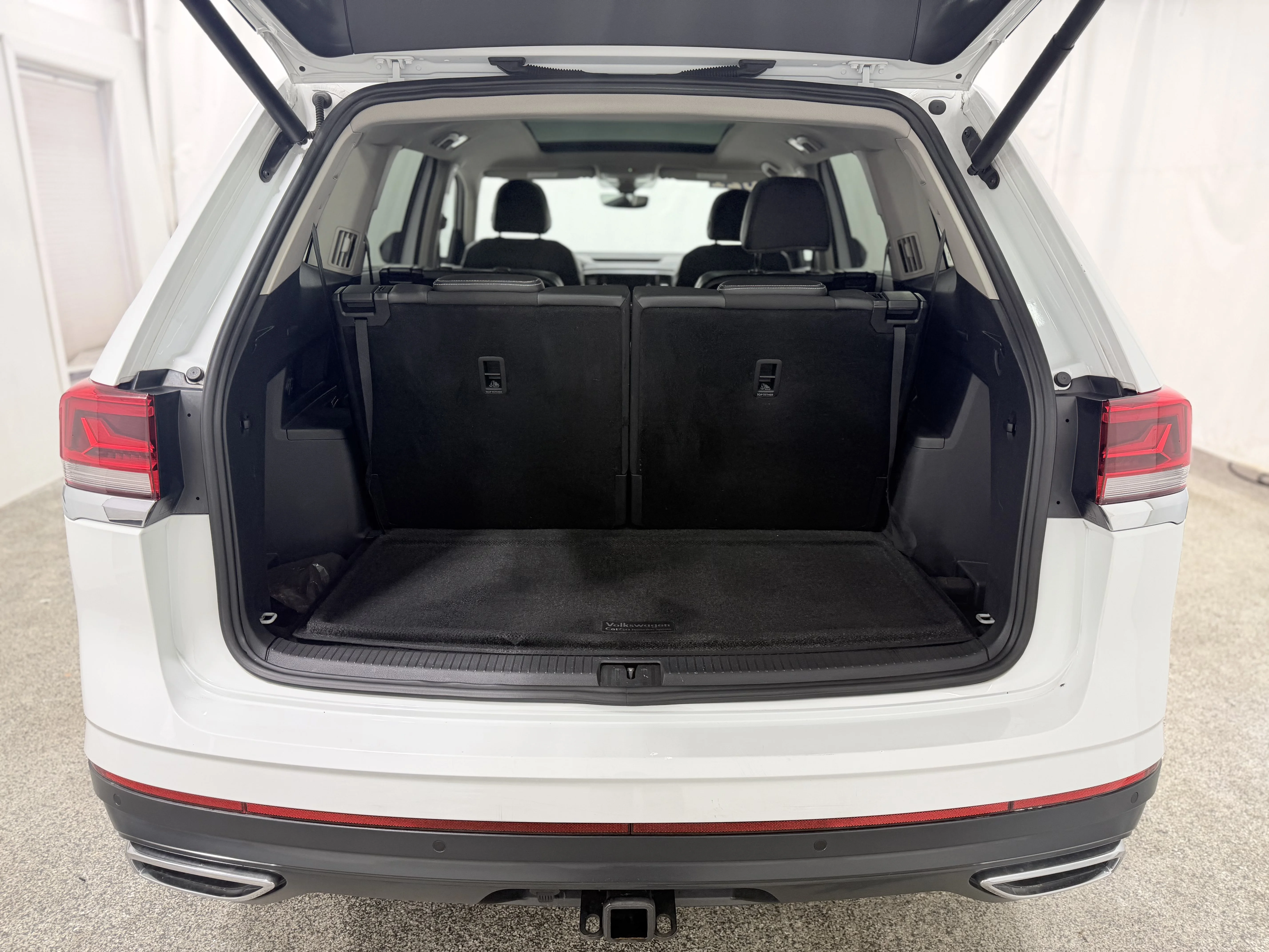 Used 2021  Volkswagen 3.6L V6 SEL Premium image 10