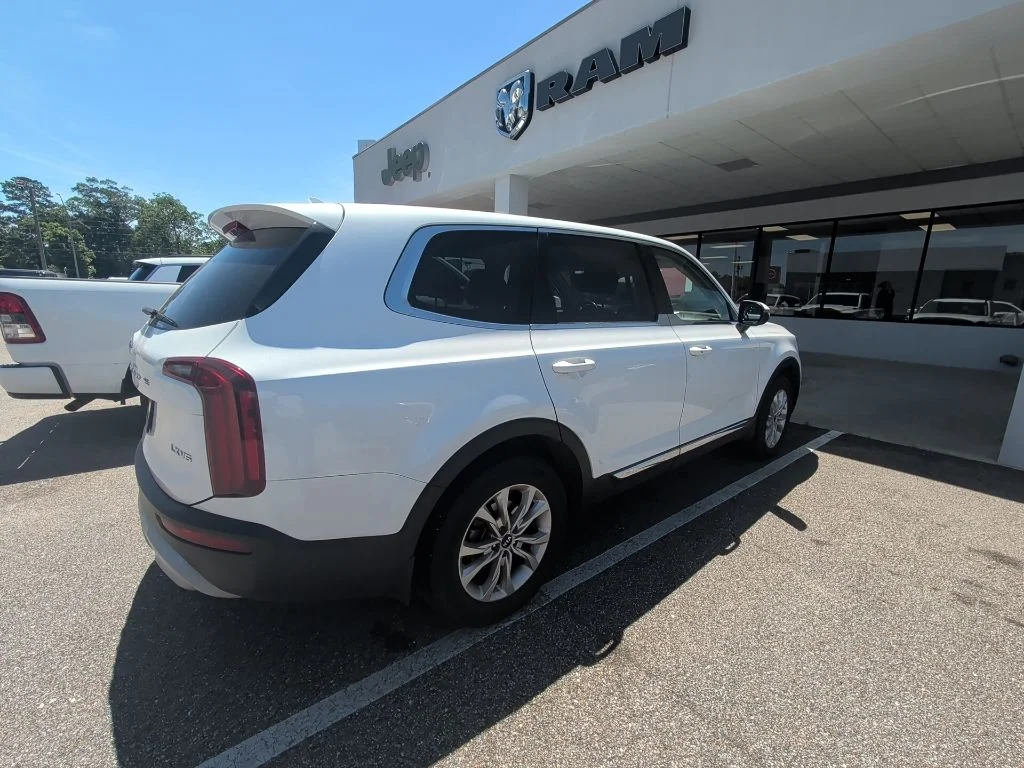 Used 2020 White Kia LX image 3