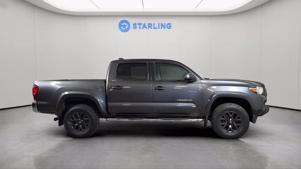 Used 2021  Toyota SR5 image 12