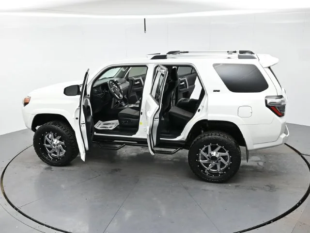 Used 2019 Super White Toyota SR5 image 40