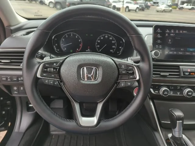 Used 2018  Honda Touring image 11