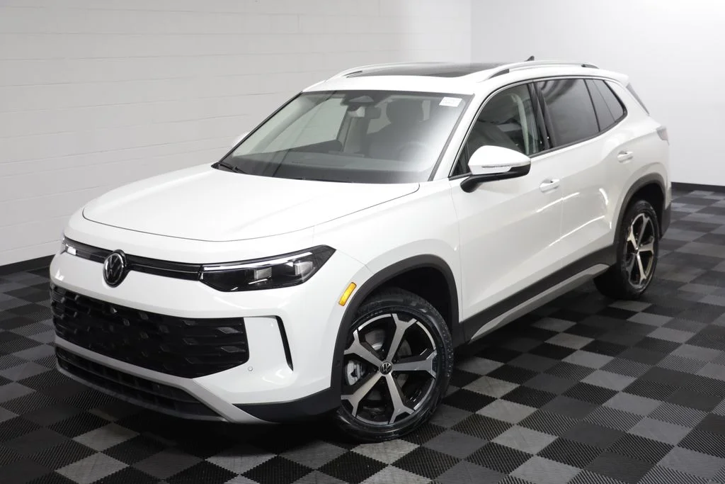 New 2026 Pure White Volkswagen 2.0T SE image 2