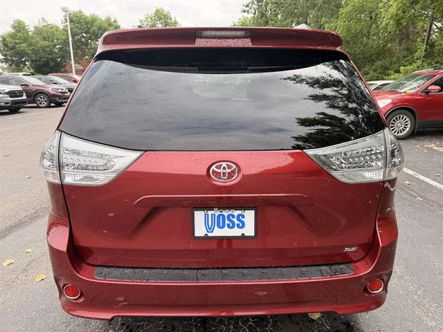 Used 2017 Salsa Red Pearl Toyota SE Premium 8-Passenger image 4
