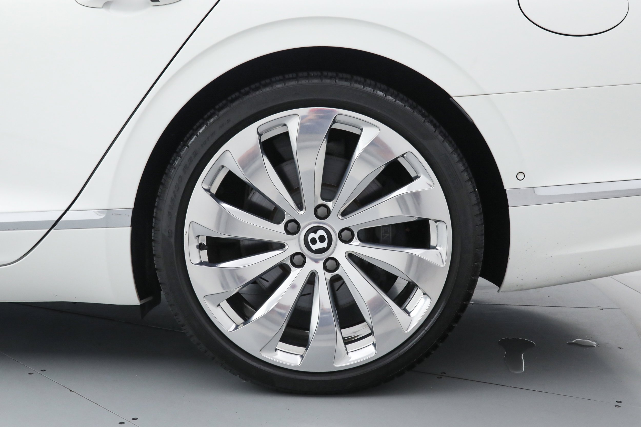 Used 2022 White Bentley  image 43