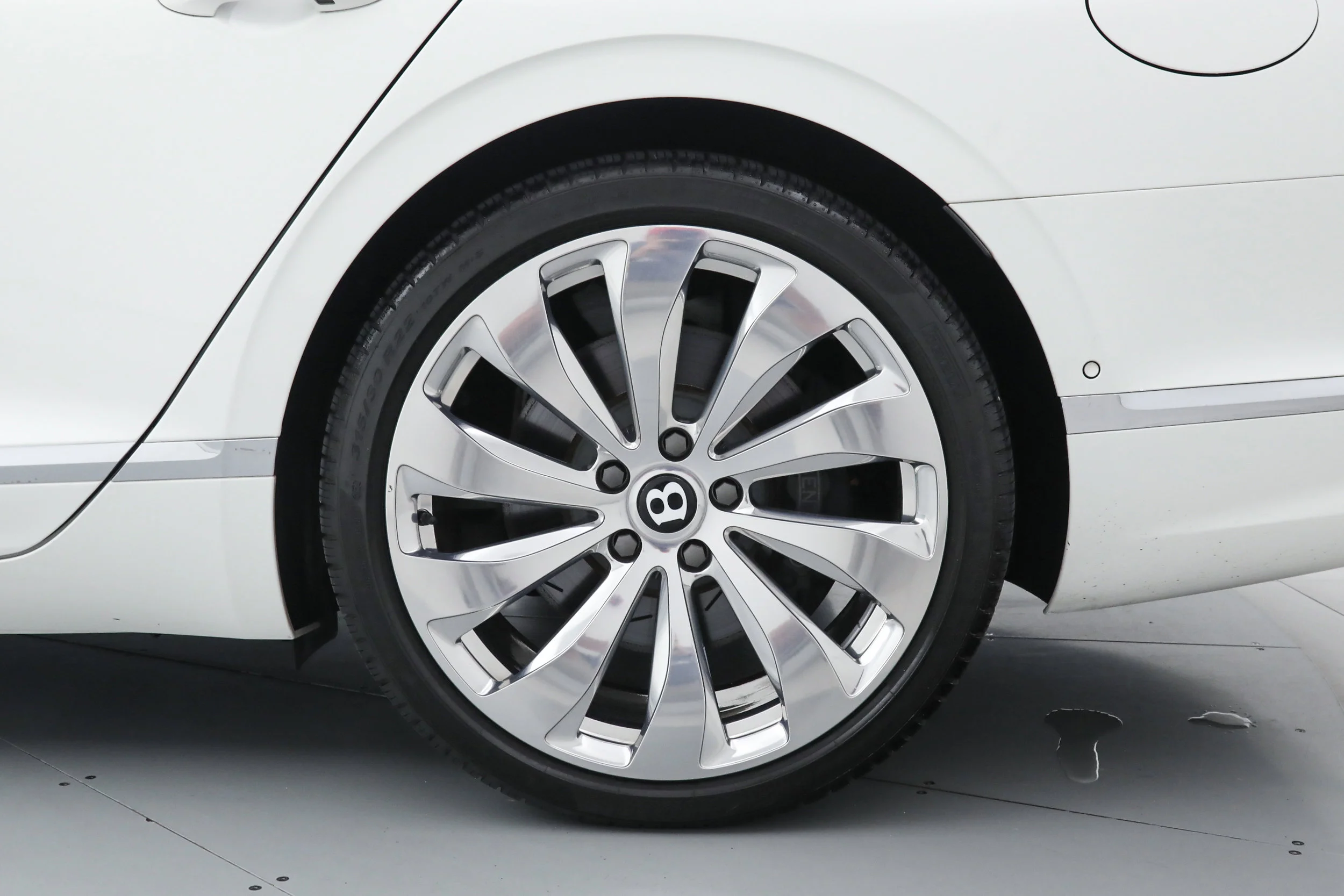 Used 2022 White Bentley  image 43