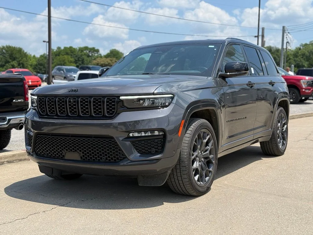 Used 2024 Gray Jeep Summit image 25
