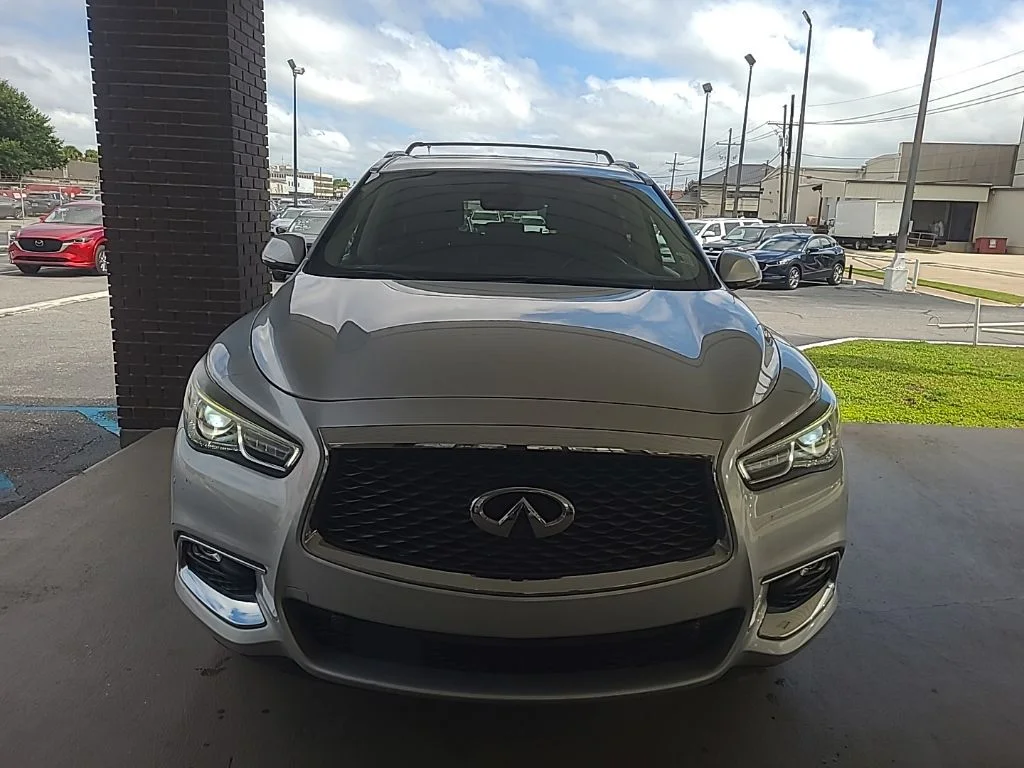 Used 2017 Silver INFINITI Base image 8