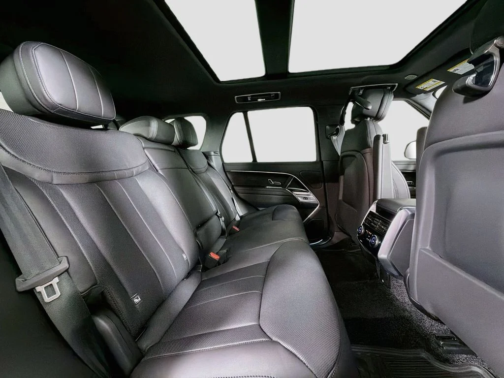 New 2026 Santorini Black Land Rover SE image 29