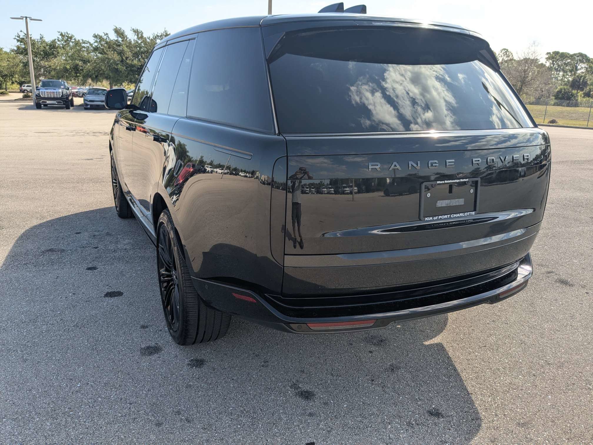 Used 2025 Santorini Black Metallic Land Rover SE image 7