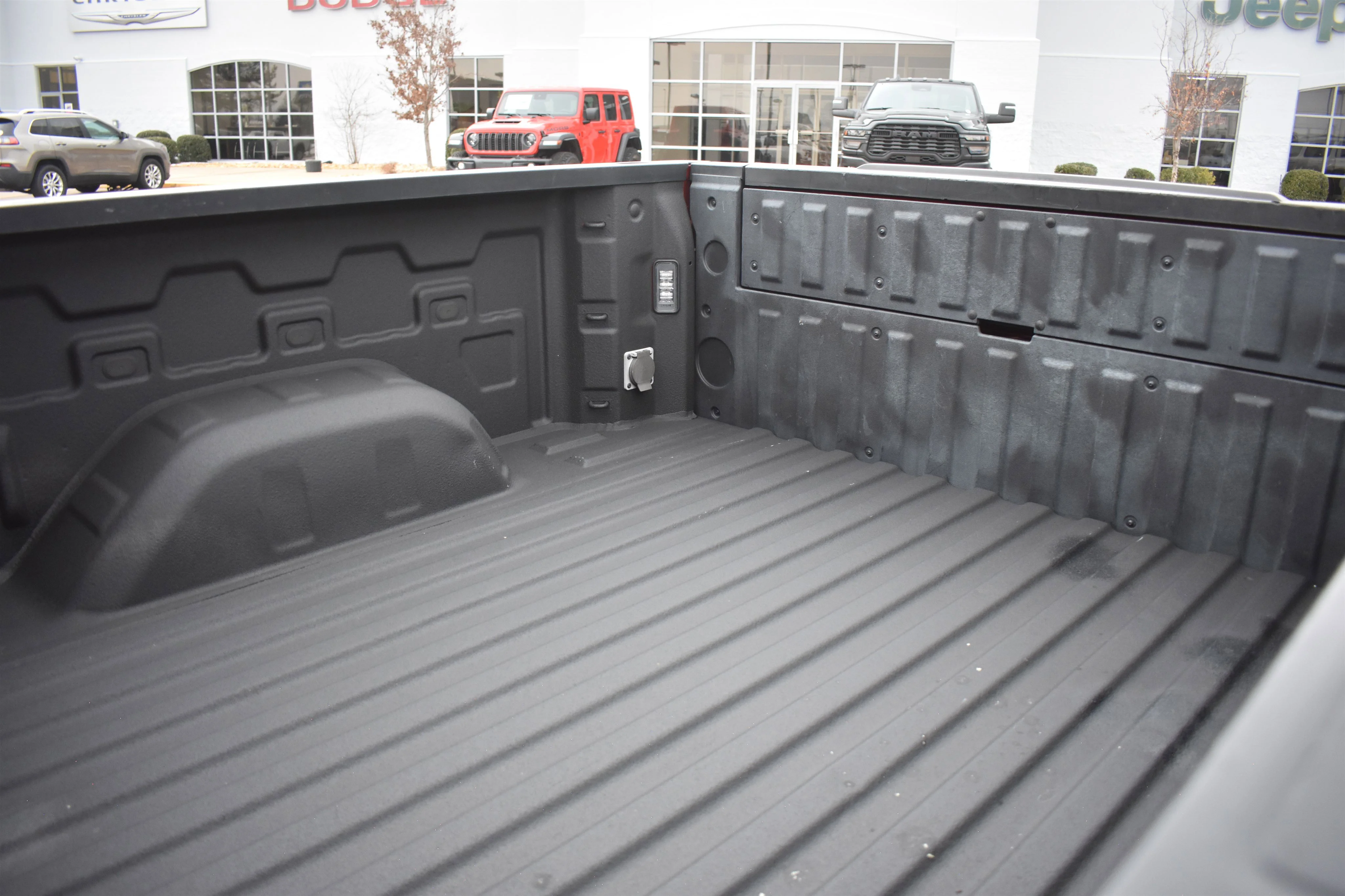2023 GMC Sierra 1500 SLT - Photo 13
