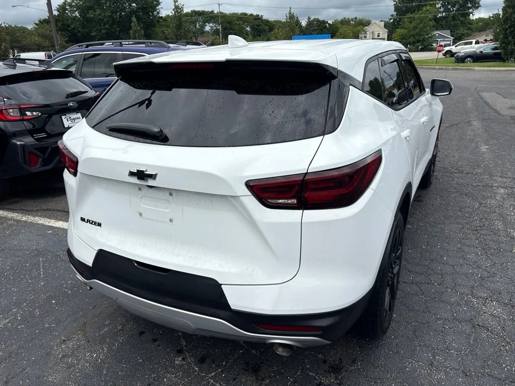 Used 2023 White Chevrolet LT image 3