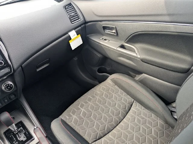 New 2027 Gray Mitsubishi 2.0 LE image 18