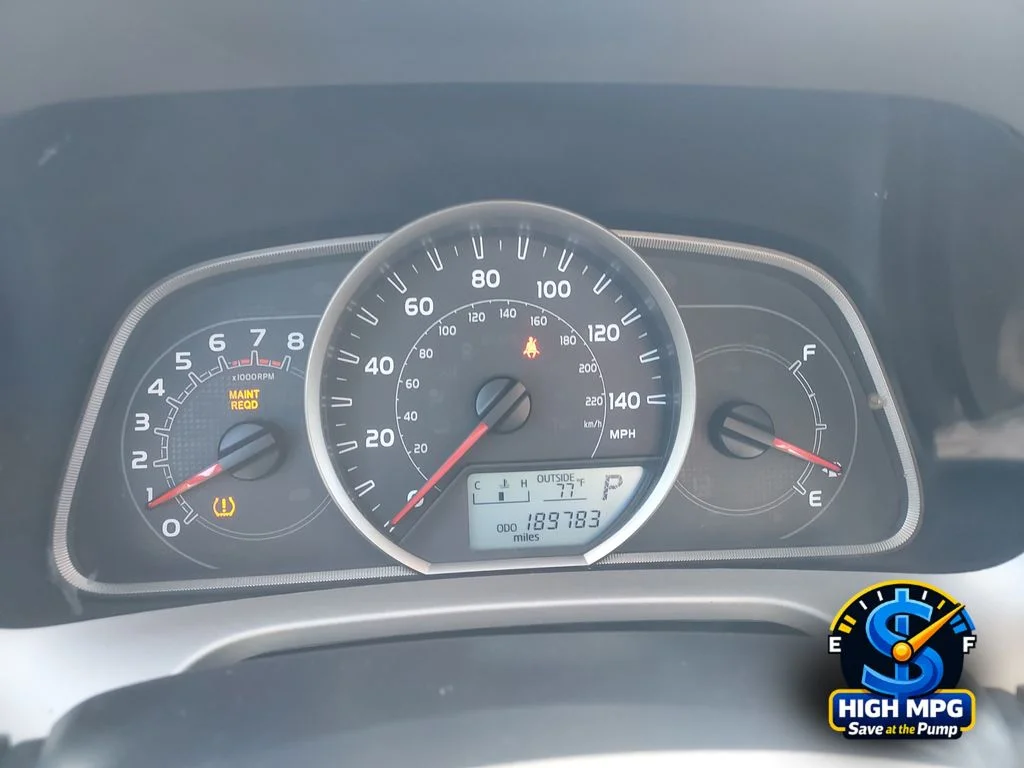 Used 2013 Silver Toyota LE image 26