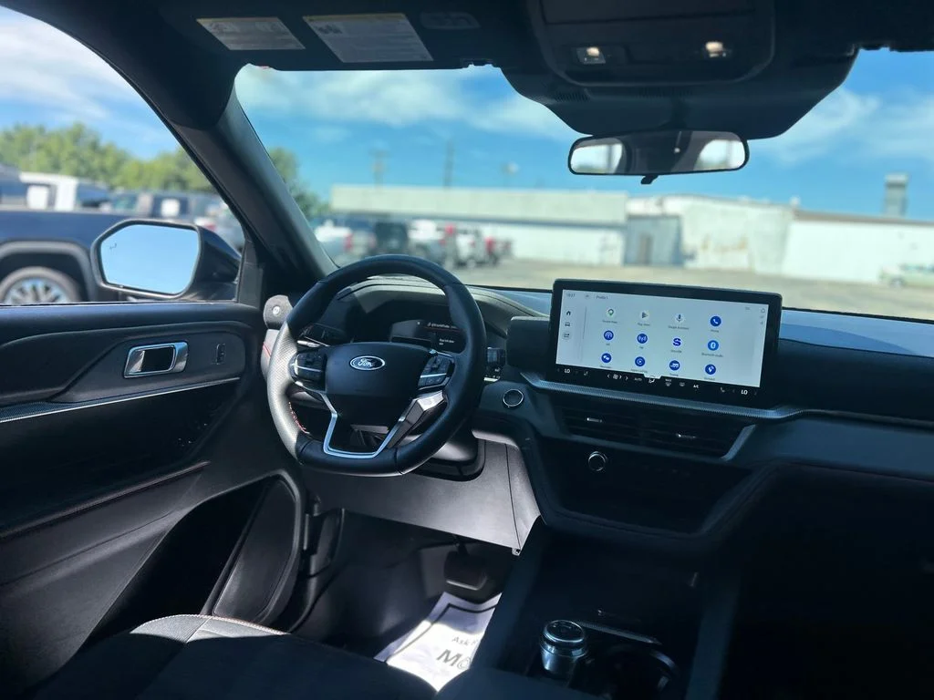 Used 2025 Gray Ford ST-Line image 35