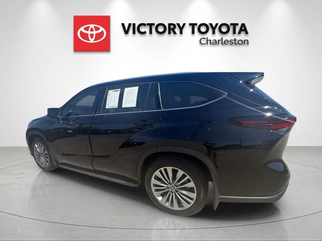 Used 2025 Black Toyota Platinum image 3