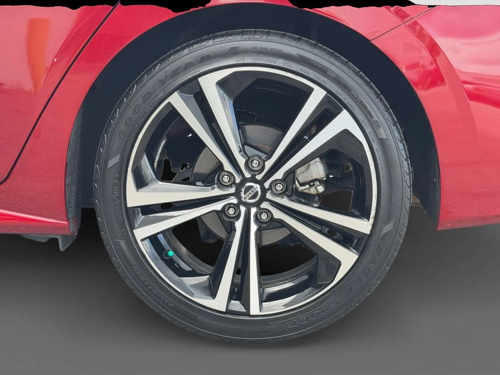 Used 2022 Red Nissan SR image 15
