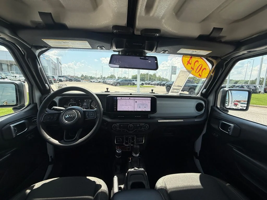 Used 2024 White Jeep Willys image 7