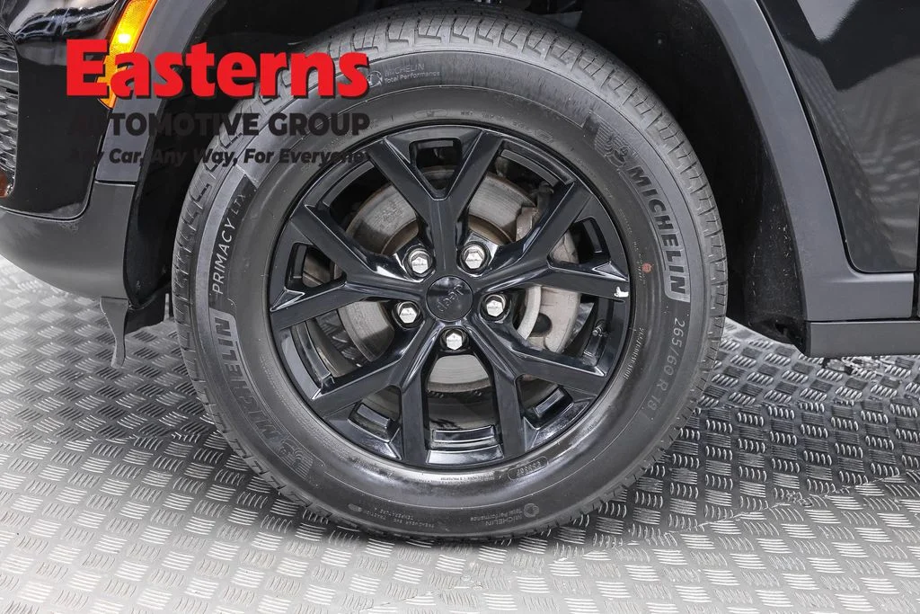 Used 2025 Black Jeep Altitude image 33