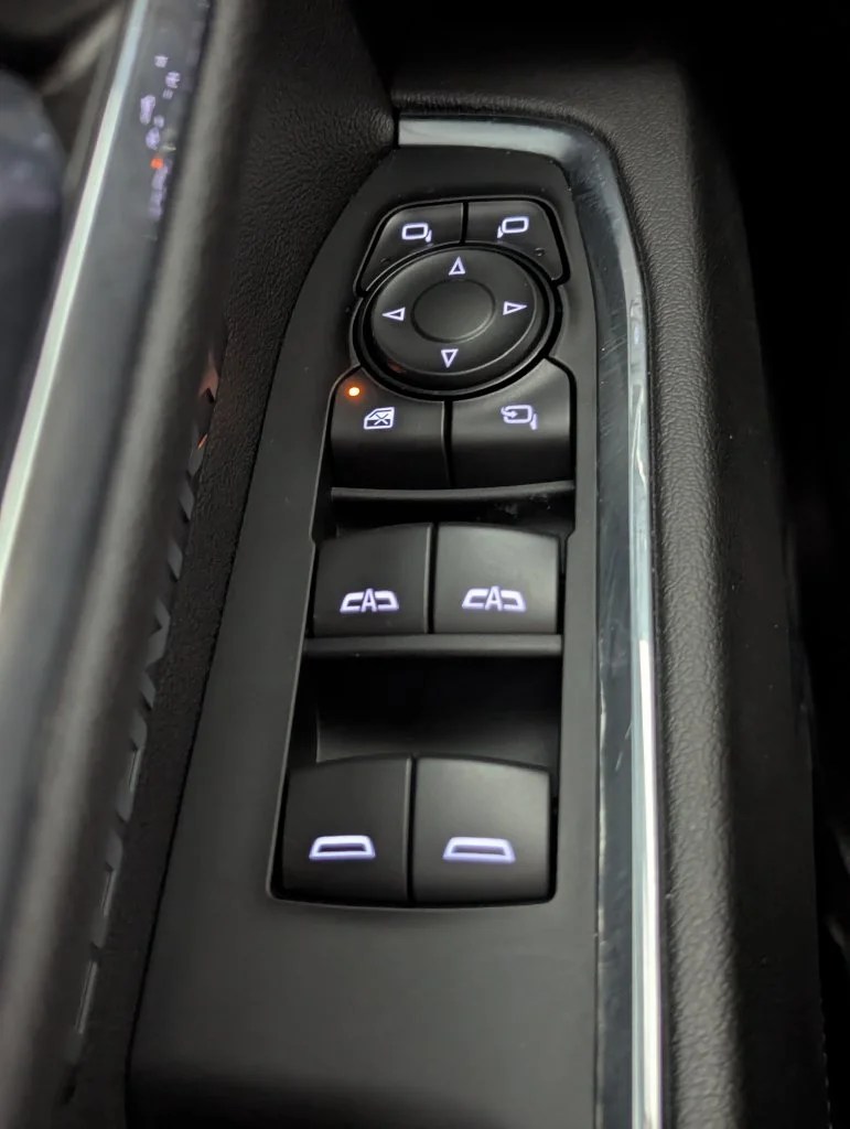 Used 2024 Beige Chevrolet High Country image 33