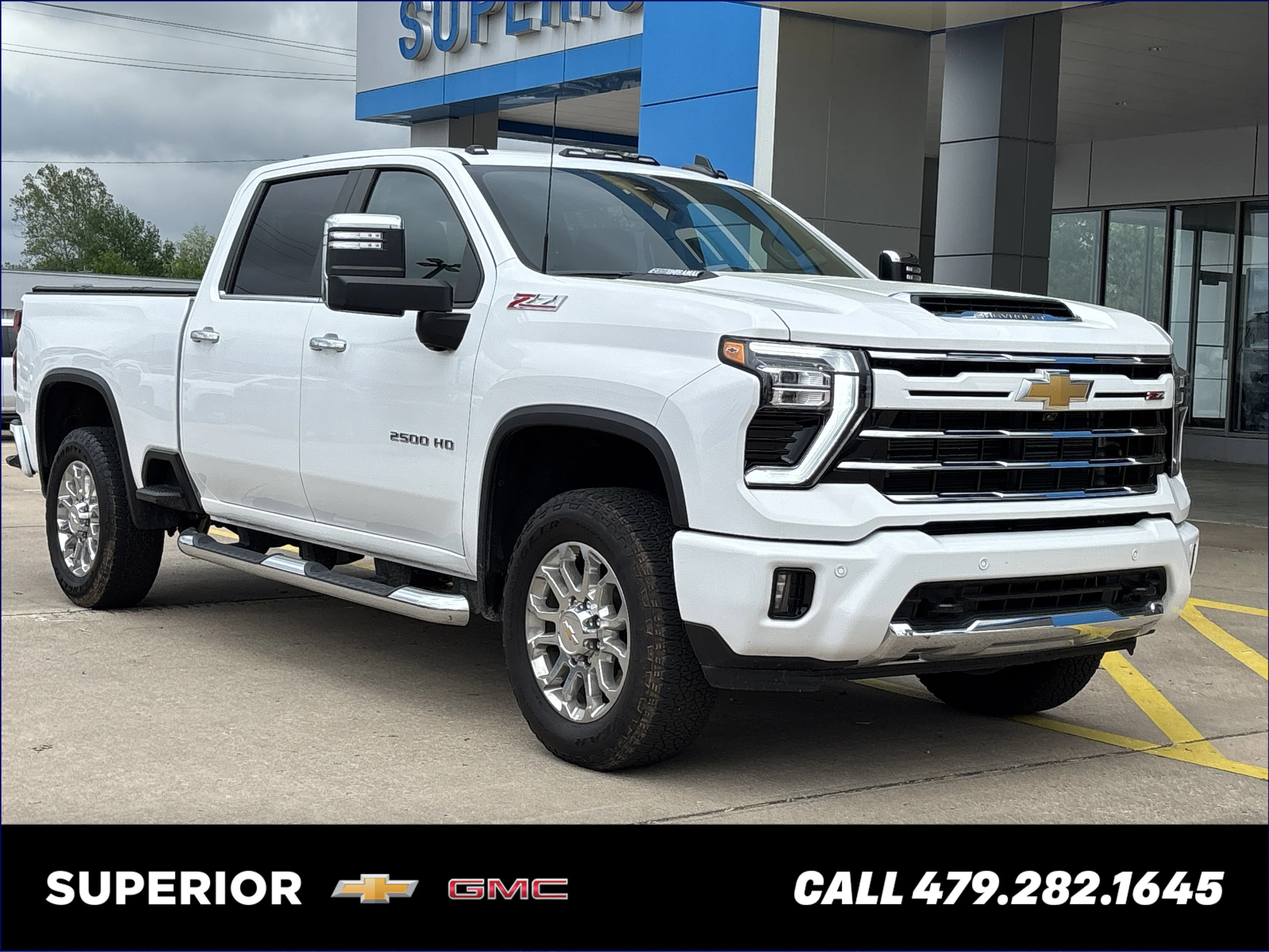 Used 2025 Summit White Chevrolet LT 4WD image 1