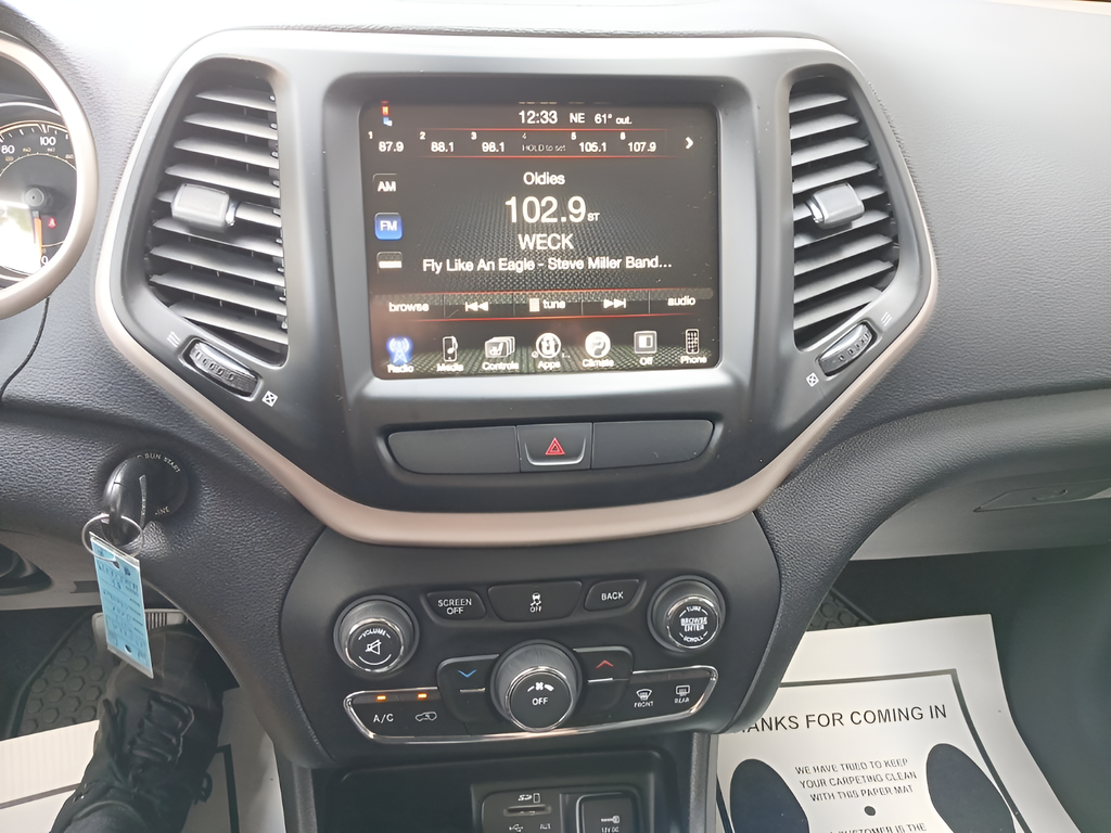 Used 2017 Black Jeep Latitude image 11