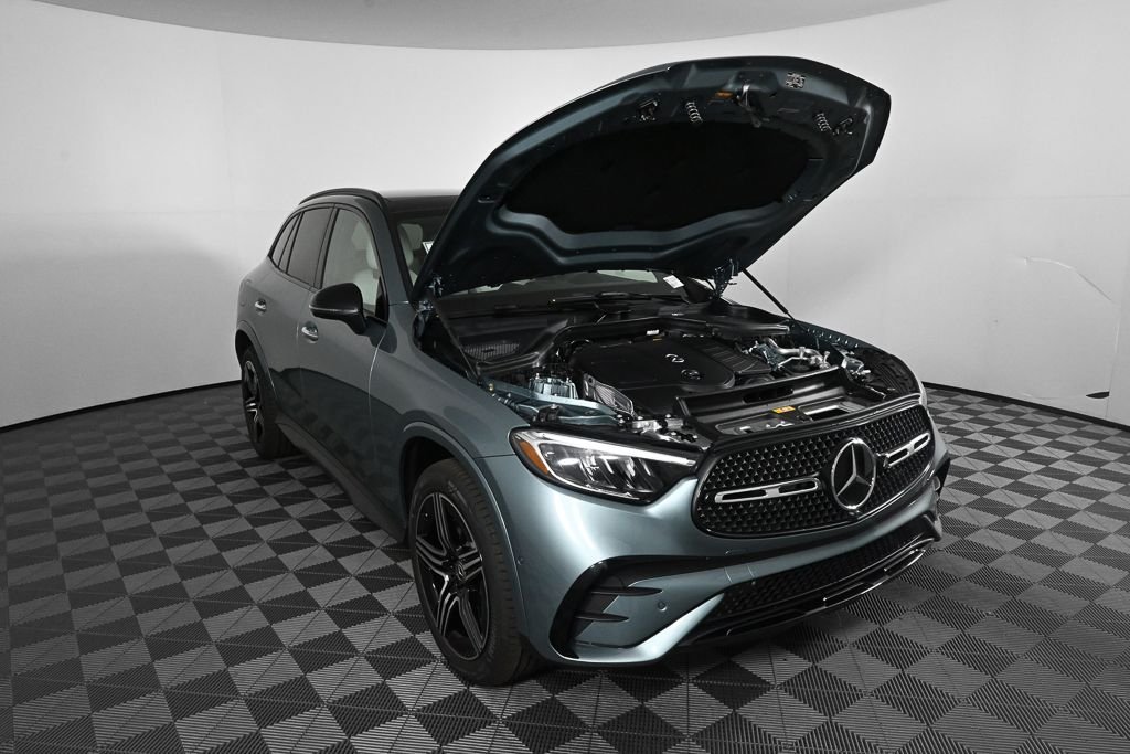 New 2026 Verde Silver Metallic Mercedes-Benz GLC 300 image 33