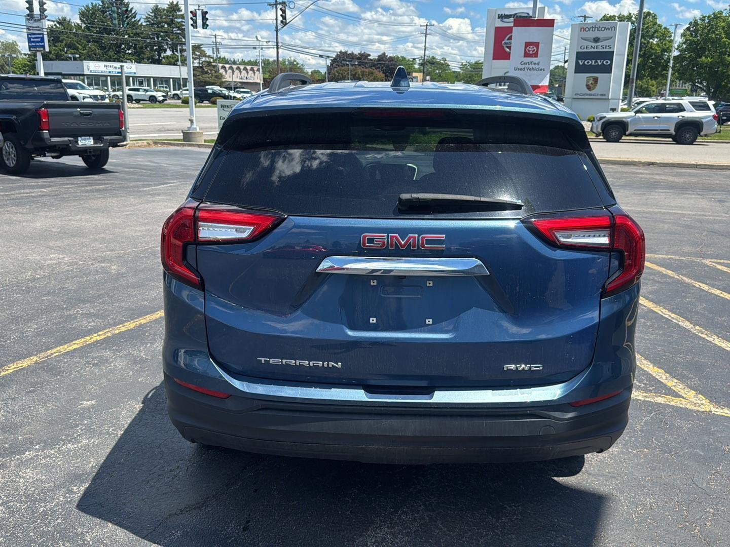 Used 2024 Downpour Metallic GMC SLE image 5