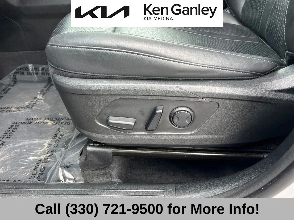 Certified Used 2022 White Kia S image 28