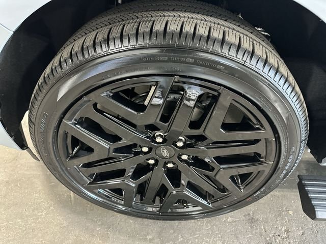 New 2027 Gray Ford Platinum image 23