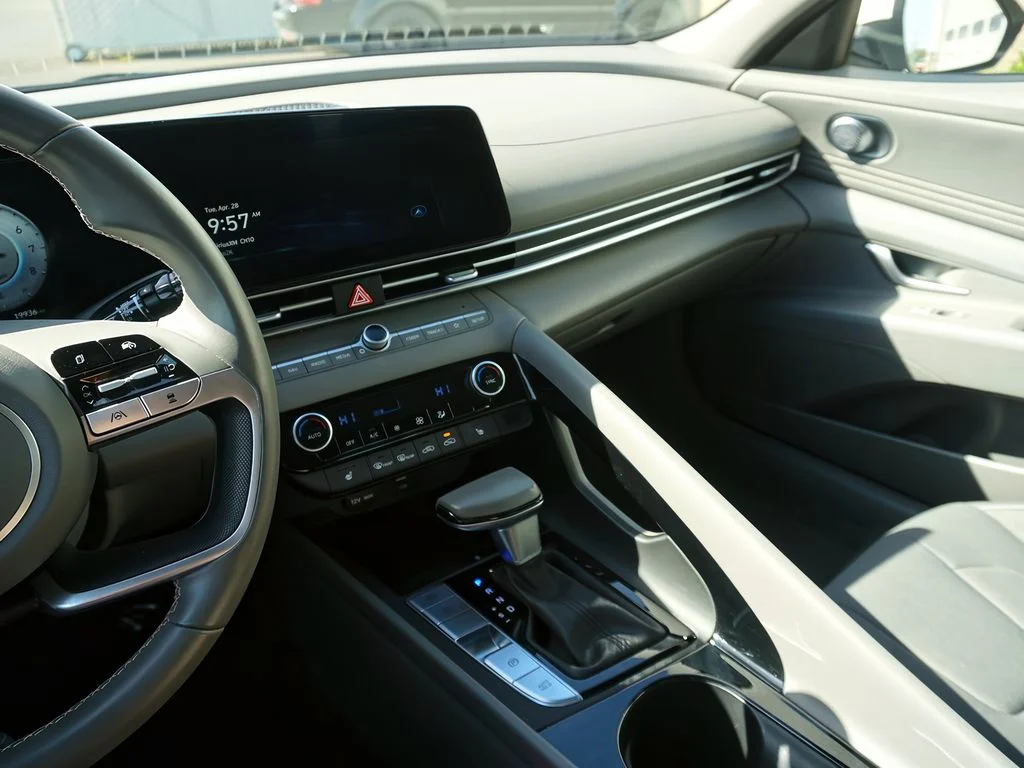 2025 Hyundai Elantra SEL - Photo 21