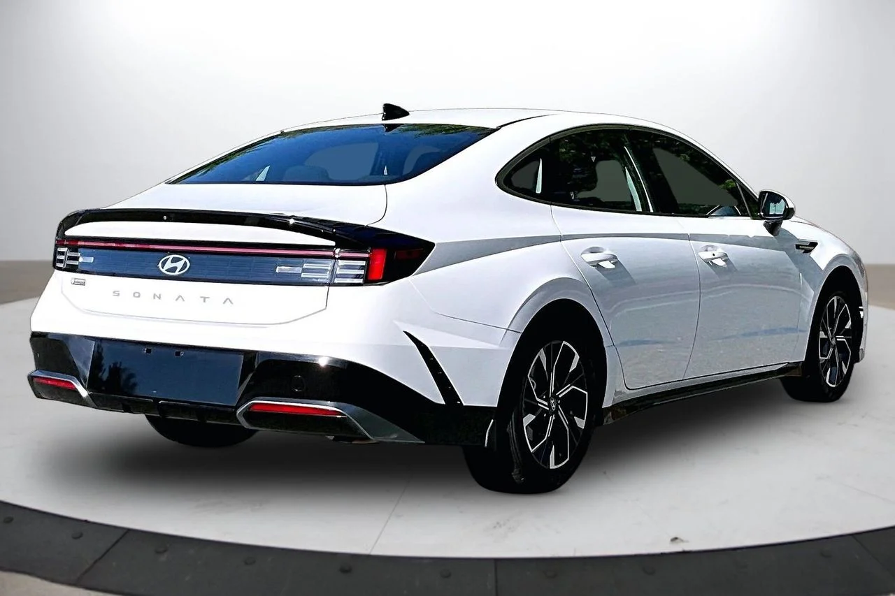 Certified Used 2025 White Hyundai SEL image 9