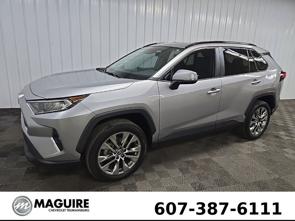 Used 2021 Silver Toyota XLE Premium image 6