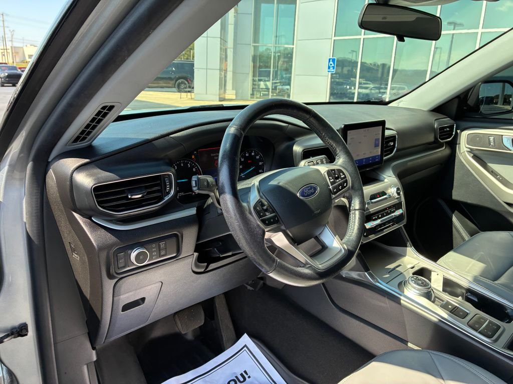 Used 2021 Silver Ford XLT image 11