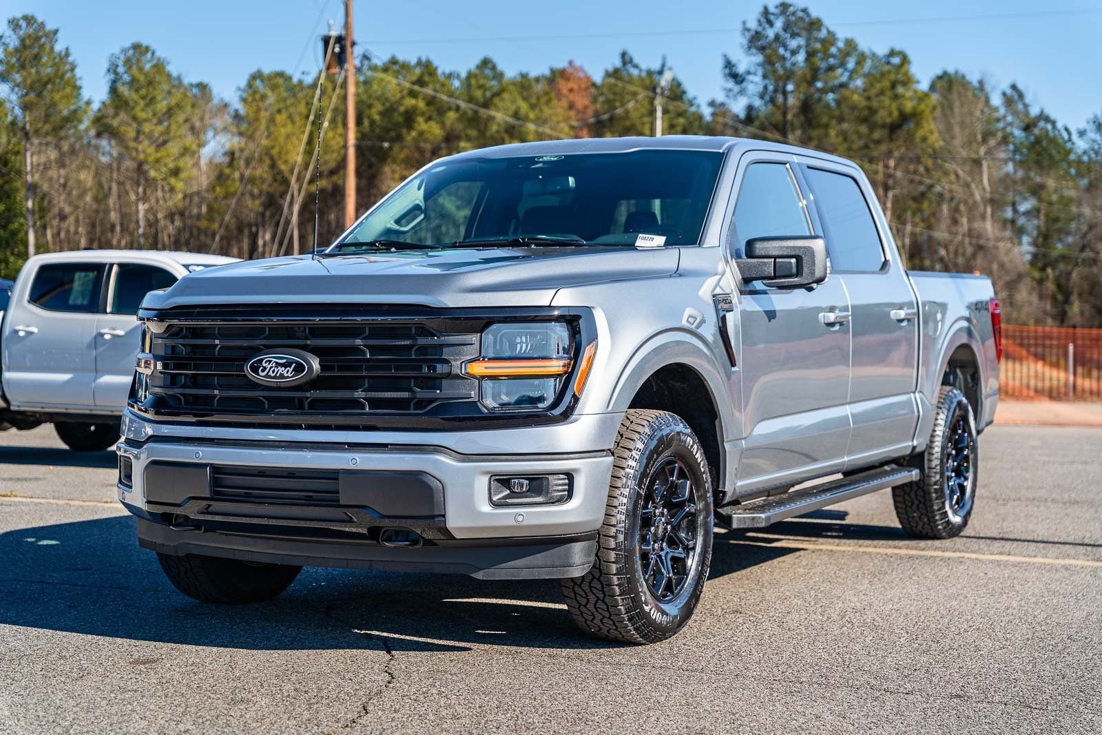 New 2026 Iconic Silver Metallic Ford XLT image 2
