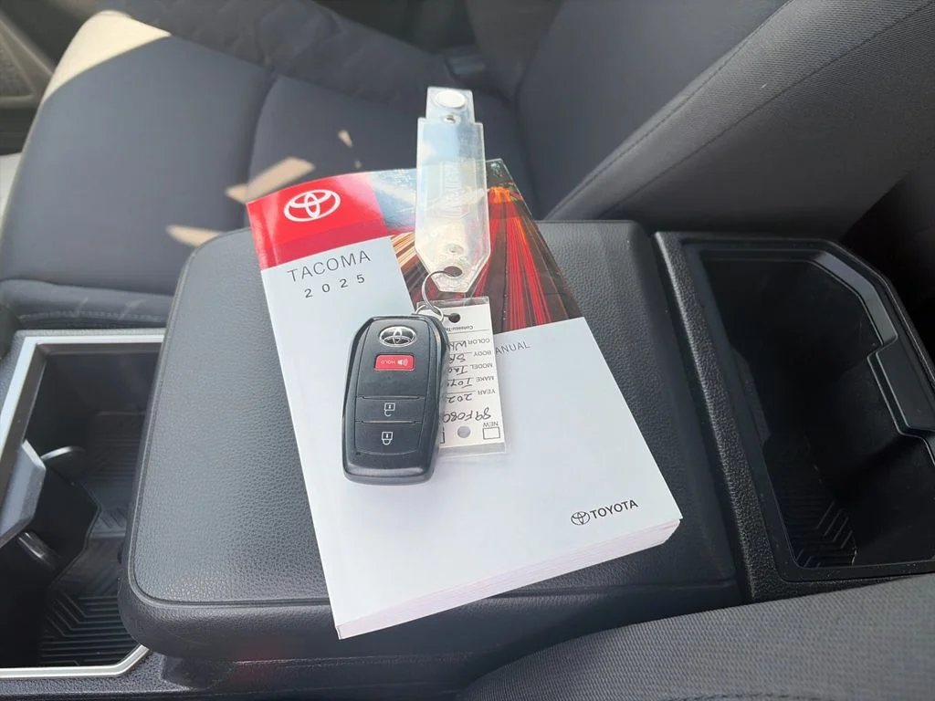 Used 2025 White Toyota SR5 image 9
